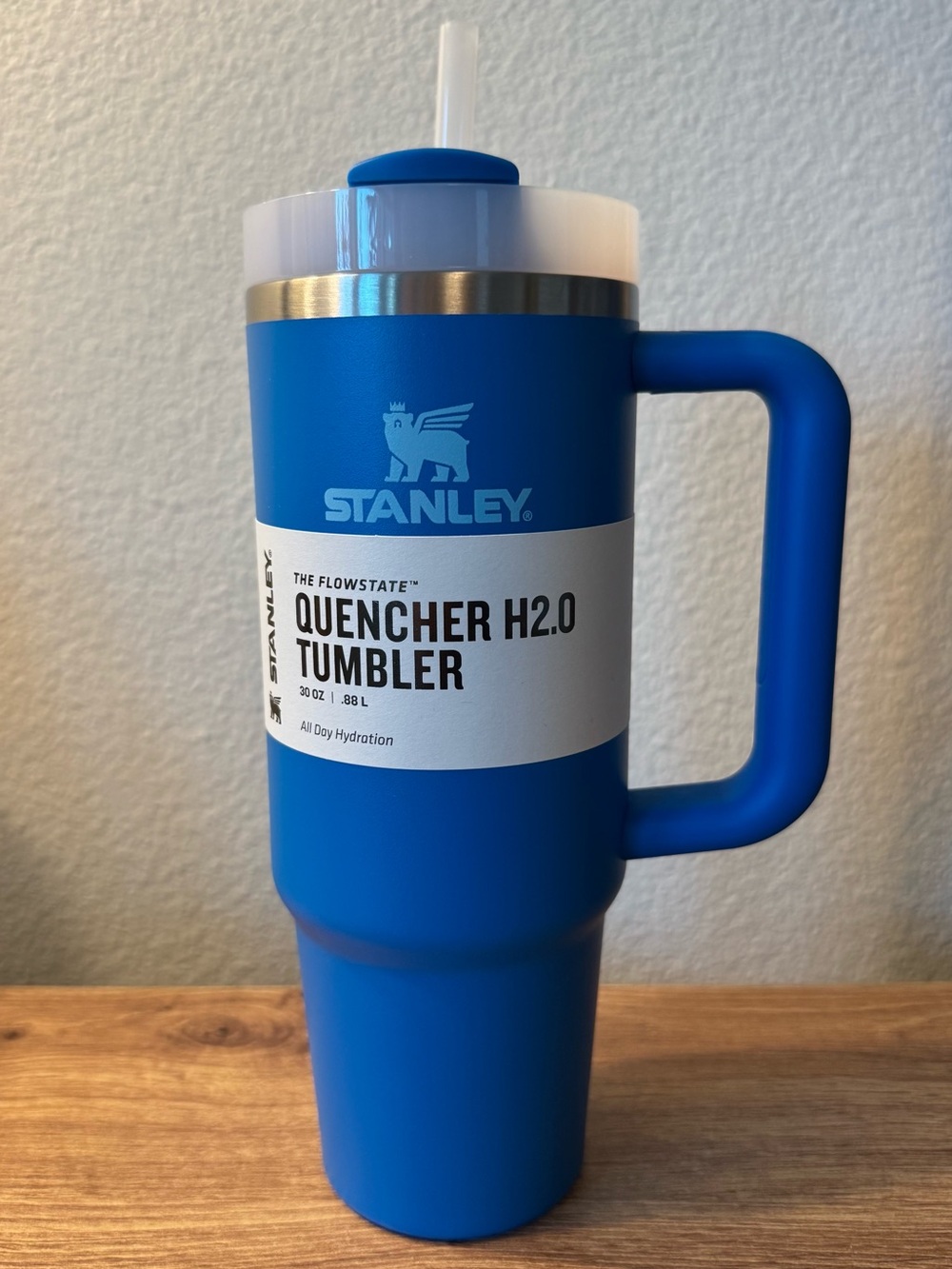 Stanley The FlowState Quencher H2.0 Tumbler 30 oz Water Bottle Cup Mug NWT Blue